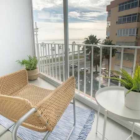 Enjoy On The Beachfront Apartament *